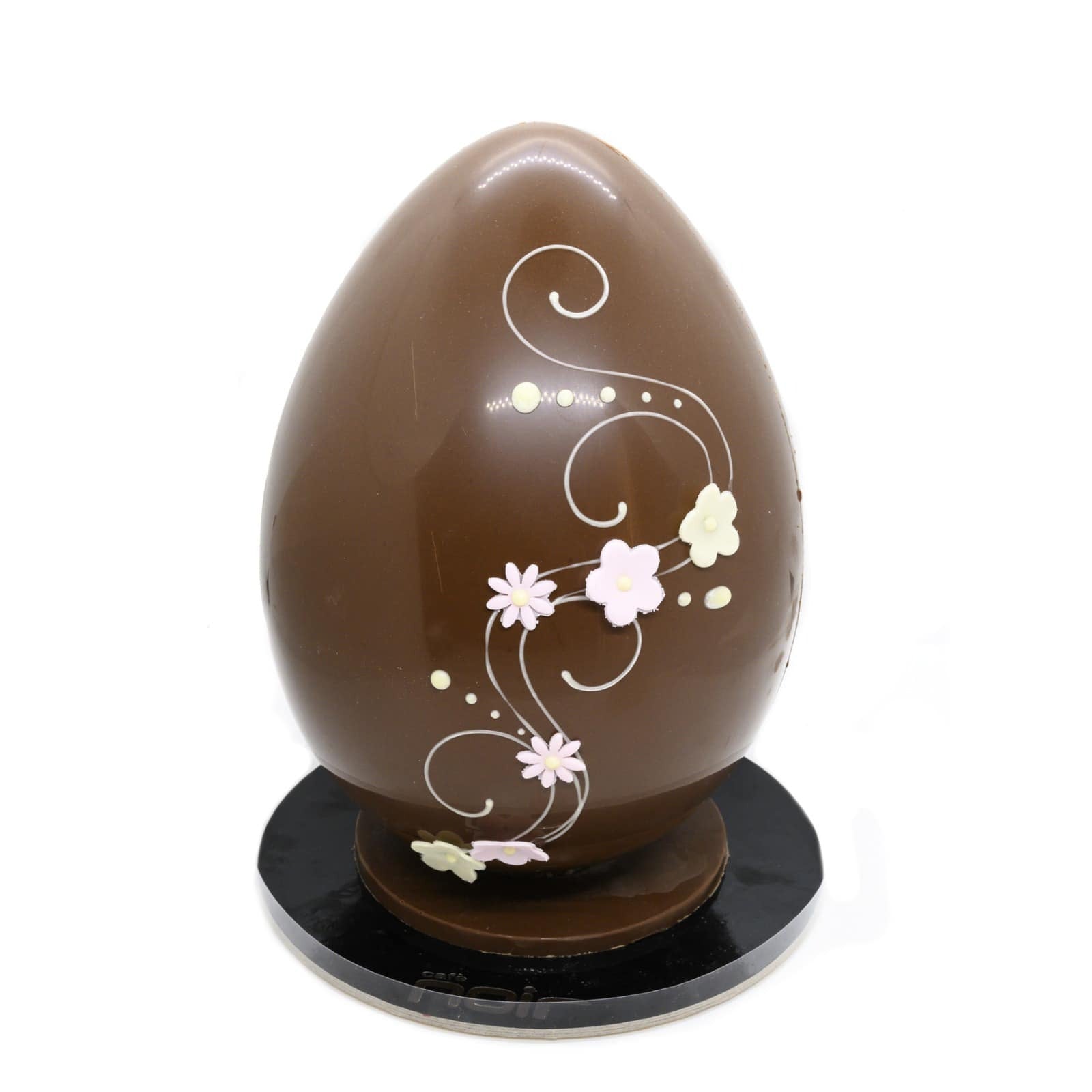 Uovo di Pasqua al cioccolato al latte